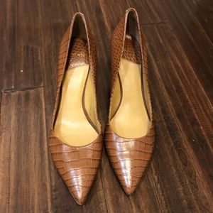 Nine West Alligator Style Brown Pump Size 8.5